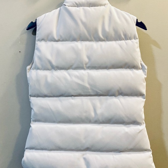 99% NEW Canada Goose down vest - Picture 3 of 4